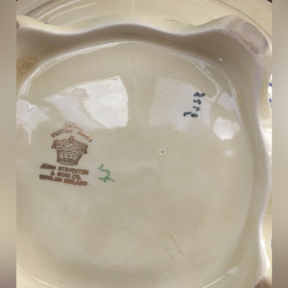 Footed covered vegetable bowl Royal Venton Ware by John Steventon & Sons Ltd - Picture 8 of 10